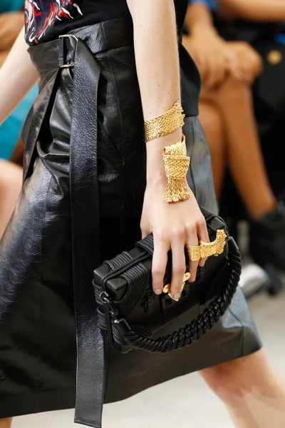 Look 27
